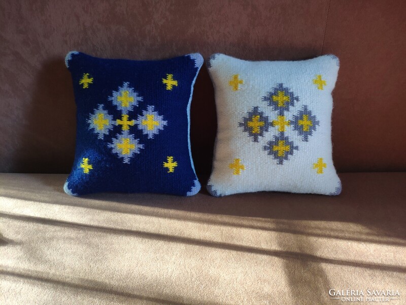 'ÉJFÉLI NAPSÜTÉS' kézzel szőtt díszpárna garnitúra kézzel festett gyapjú fonalból