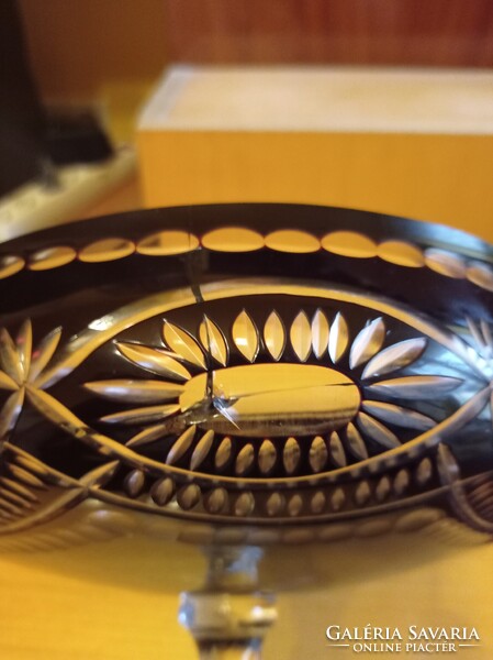 Csiszolt üveg kistály kínáló sötét bordó szinezéssel