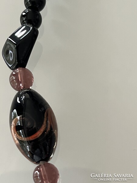 Muránói üveg nyaklánc különleges medállal, 50 cm hosszú