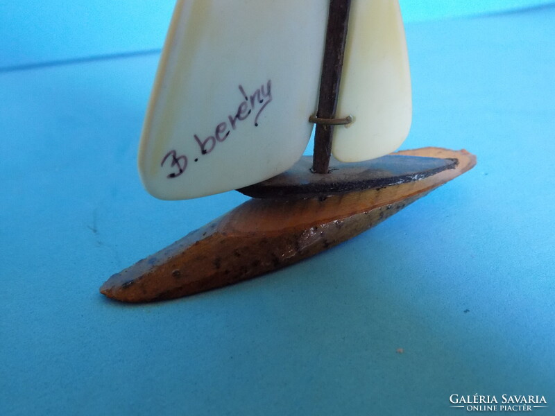 Balatonberény emlék vitorláshajó, retró Balatoni emlék hajó