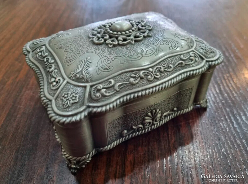 Ezüstözött ékszertartó (1441)