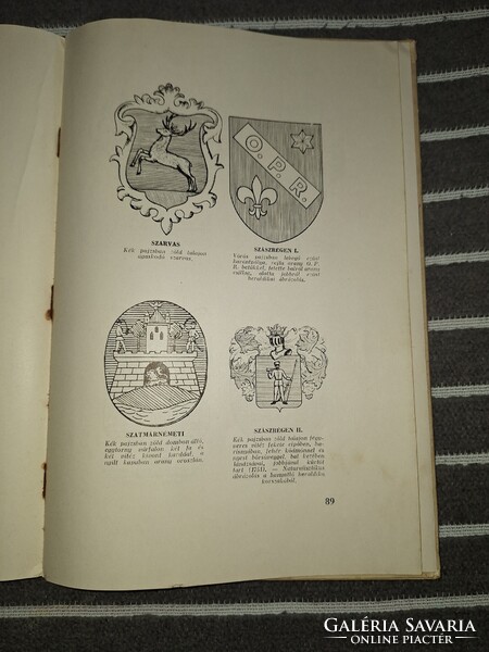 Dr. Széll Sándor: Városaink neve, címere és lobogója. Történeti és heraldikai tanulmány (Bp.) 1941.
