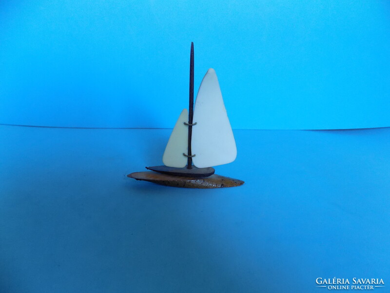 Balatonberény emlék vitorláshajó, retró Balatoni emlék hajó