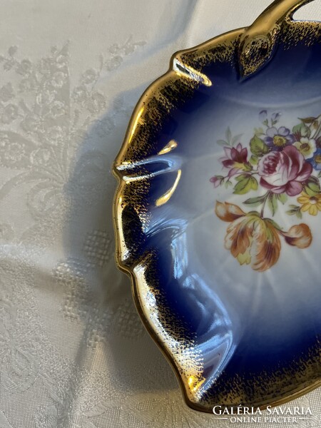 Gyönyörűséges Német levél porcelán kínáló.