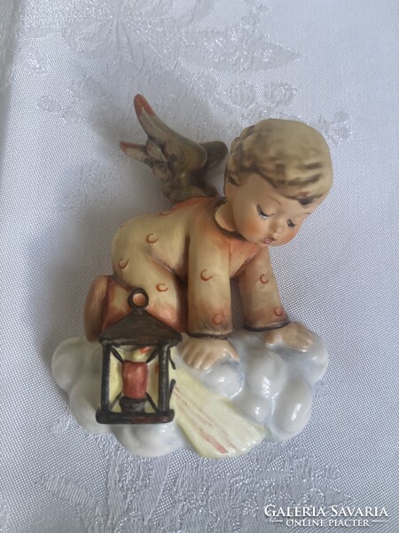 Tündéri falra akasztós Hummel angyal szép élénk színekkel.