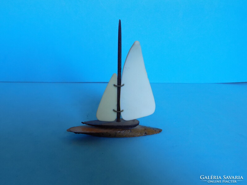 Balatonberény emlék vitorláshajó, retró Balatoni emlék hajó