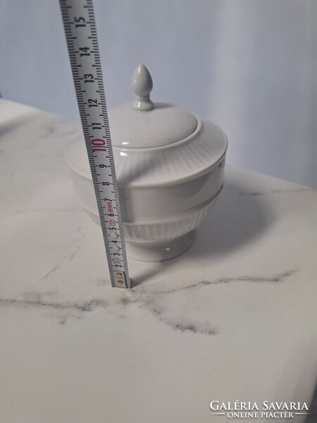 Fehér porcelán cukortartó