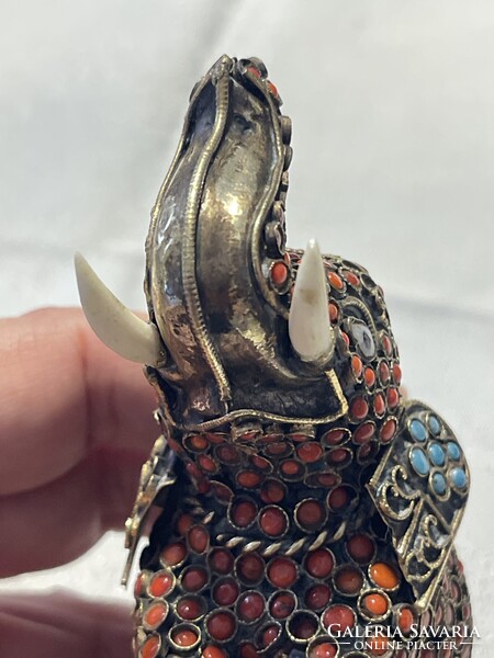 Csodás Kinai szerencse hozó amulett valódi korall és türkisz kövekkel.