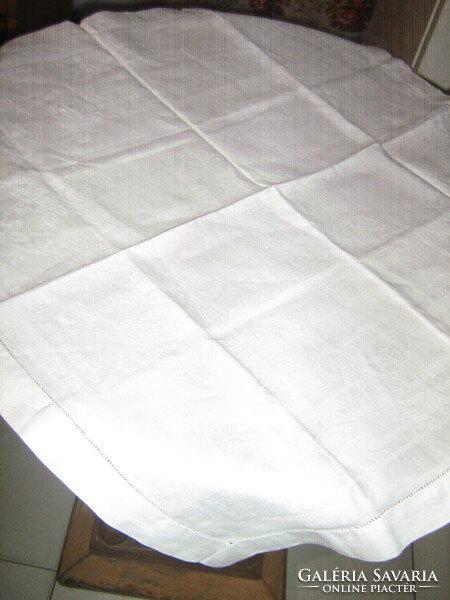 Csodaszép fehér rózsa mintás damaszt szalvéta vagy terítő