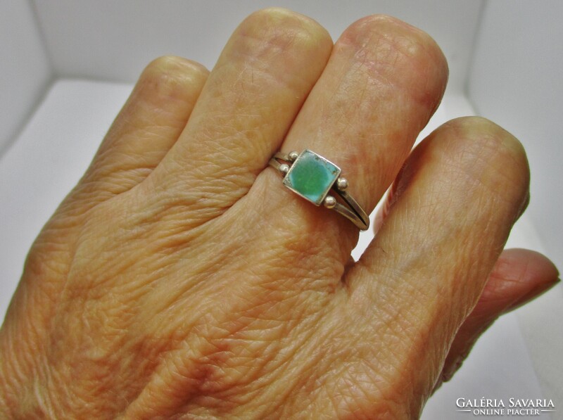Ezüst gyűrű, zöld zománccal kézműves darab