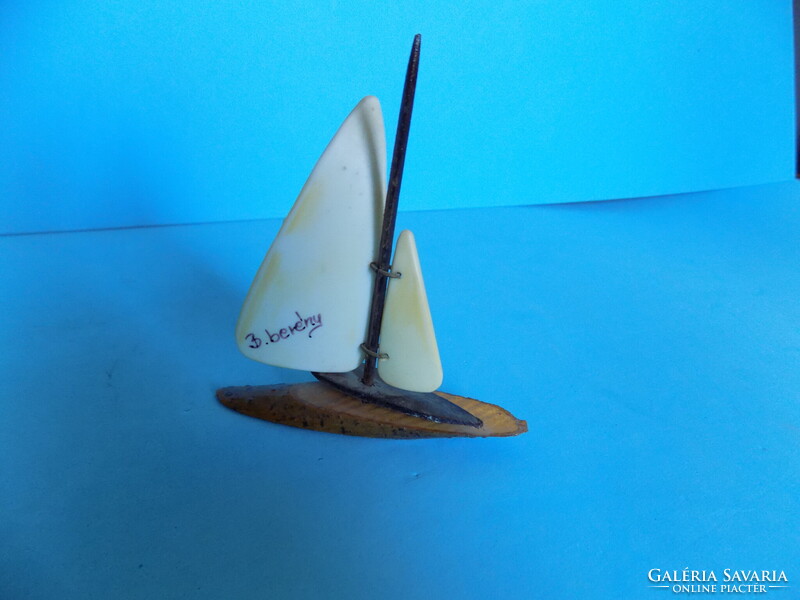 Balatonberény emlék vitorláshajó, retró Balatoni emlék hajó