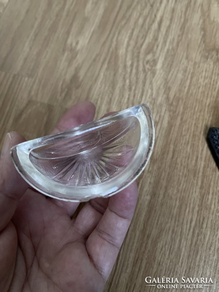 Masszív fém szenteltvíztartó üveg betéttel, jelzett.