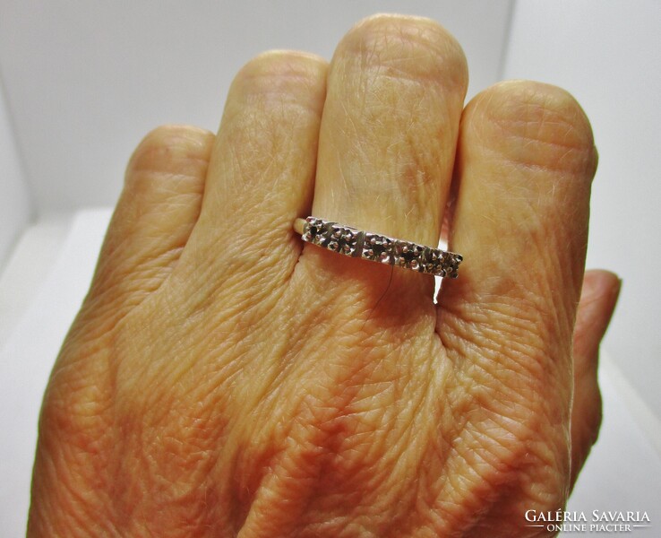Különleges ezüstgyürü fekete gyémántokkal