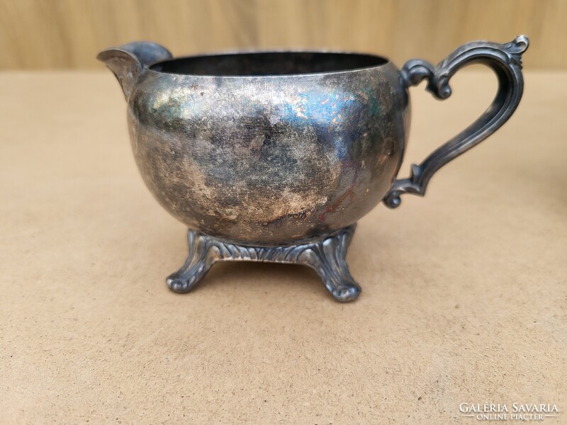 Vintage ezüstözött krémes- vagy tejszínkiöntő, elegáns, díszes lábakon