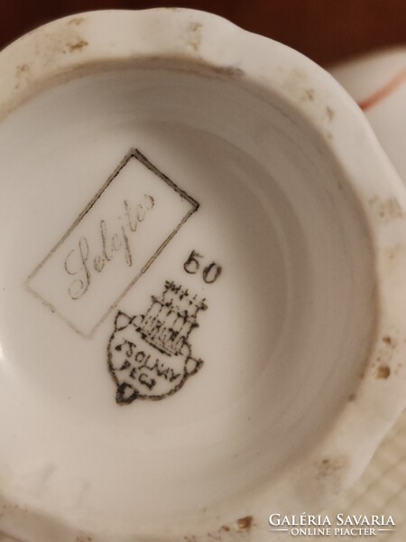 Ritka mintájú Zsolnay kiöntő "selejtes" pecséttel ellátva