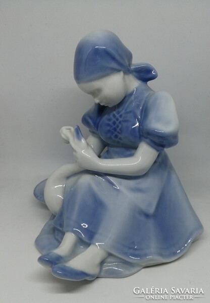 Zsolnay porcelán libatömő lány "RITKA"!