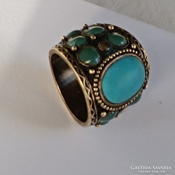 17,5 mm átmérőjű dekoratív réz gyűrű türkiz színű kövekkel