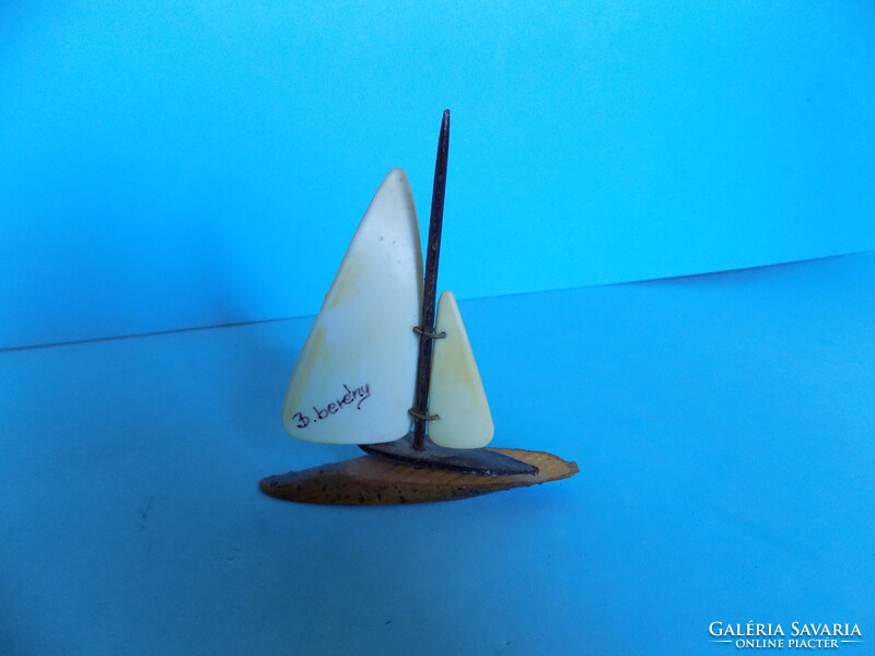 Balatonberény emlék vitorláshajó, retró Balatoni emlék hajó