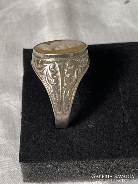 Gyönyörűséges cameás ezüst gyűrű szép igényesen kidolgozott.