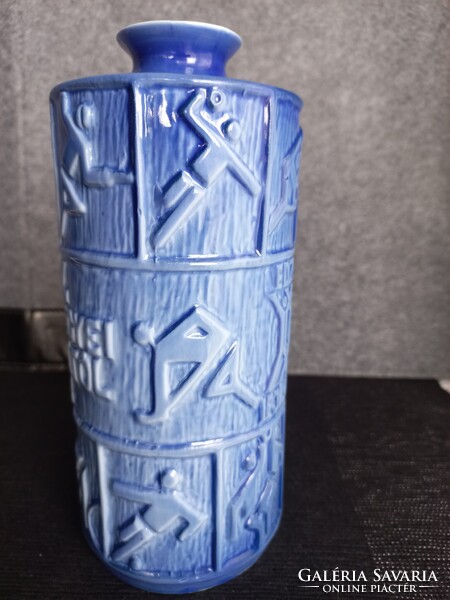 Retró Zsolnay kék KISZ porcelán váza, 20 cm magas