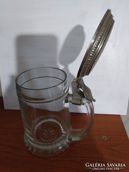 Német fedeles söröző korsó.