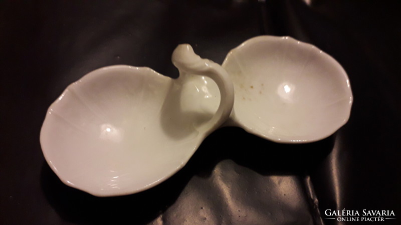 Fehér porcelán asztali két részes só/bors tartó fogóval 13x6x4 cm. számozott