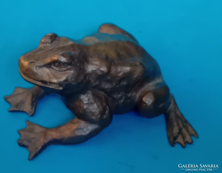Bronz béka szobor