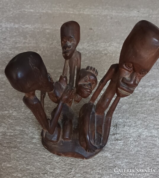 Afrikai, kézzel faragott szobor