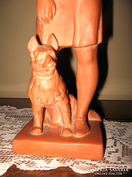 CSODÁS NAGYMÉRETŰ FEKETE GÉZA  / 1939- / KERÁMIA SZOBOR :  LÁNY KUTYÁVAL 34 cm magas
