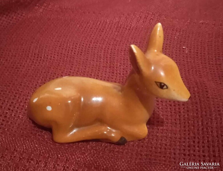 7.5 cm long cute Hollohaza deer in excellent condition great for collectors