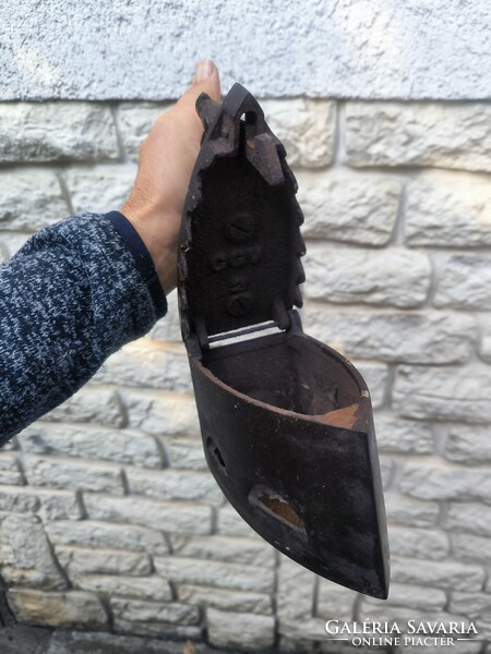 Antik öntöttvas szenes vasaló kakasos díszes eredeti àllapotban. Virág tartónak stb..