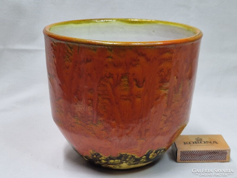 Nagyobb méretű Tófej iparművészeti jelzett mázas kerámia kaspó hibátlan állapotban 13,5 cm. magas