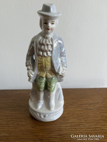 Porcelán barokk ember