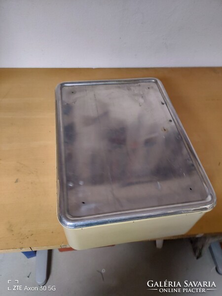 Eladó egy régi retró fürdőszoba kisszekrény