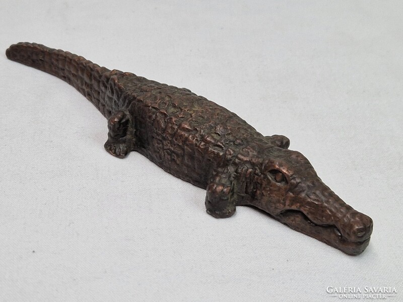 Régi tömör réz krokodil figura hibátlan állapotban 350 g. súlyú és 16 cm. hosszú