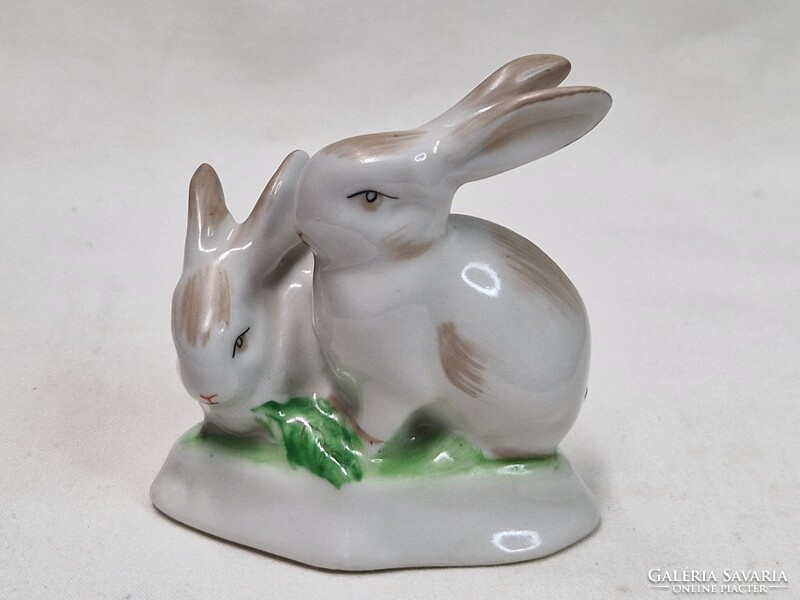 Hollóházi kézzel festett nyuszi pár porcelán figura hibátlan állapotban 7,5 cm. magas magas