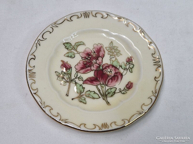 Zsolnay szépen aranyozott virágmintás porcelán gyűrűtartó hibátlan állapotban 8,5 cm. átmérőjű