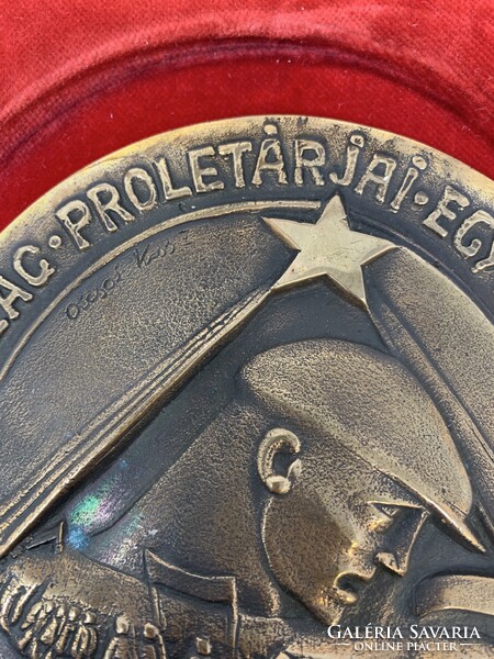 Olcsai Kiss Zoltán (1895-1981) jelzett bronz nagyméretű plakett eredeti dísztokban RZ