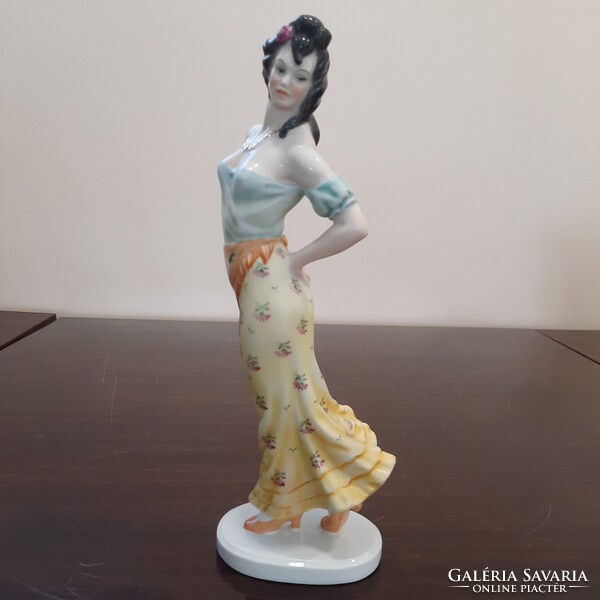 Herendi Carmen a cigány lány porcelán figura