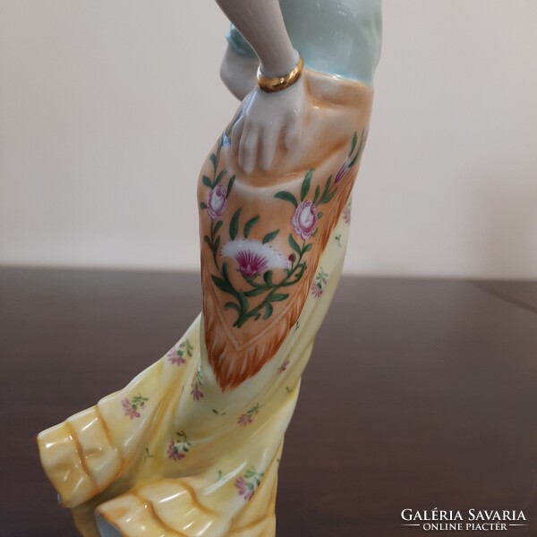 Herendi Carmen a cigány lány porcelán figura