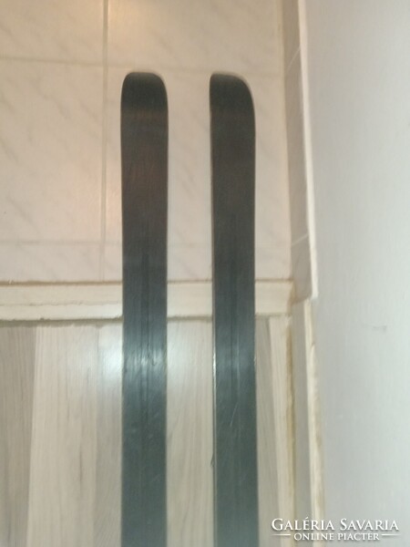 Blizzard Vollplast retro síléc, 140 cm-es Tyrolia kötéssel, sífékkel használt