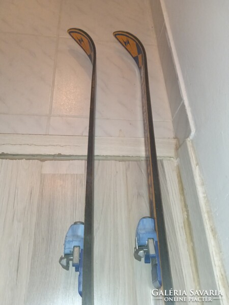 Blizzard Vollplast retro síléc, 140 cm-es Tyrolia kötéssel, sífékkel használt