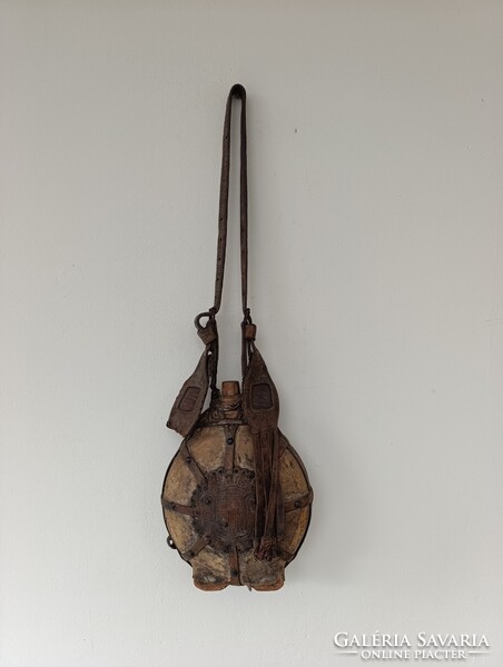 Csikóbőrös kulacs 1905 antik néprajzi népművészeti csikós pásztor eszköz szerszám címer 703