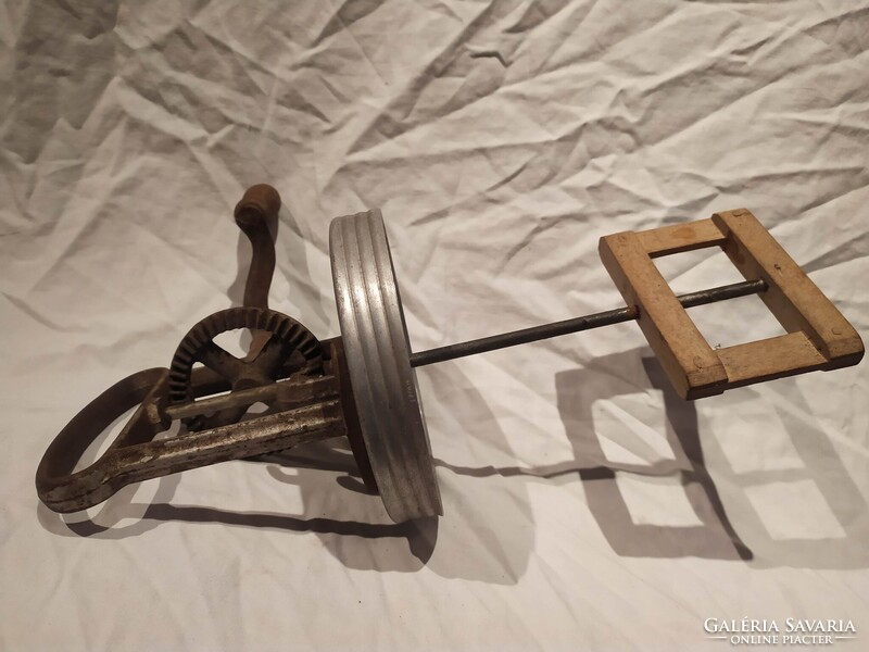 Régi vajköpülő szerkezet üveg nélkül