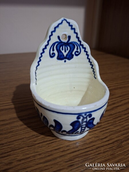 Korondi virág mintás kerámia fali fűszertartó (só/bors?). 12,2 cm. Jelzett