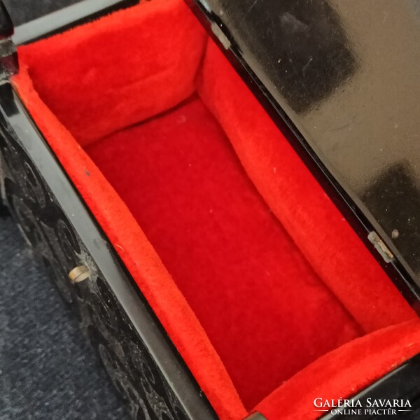 Alma-Ata kazah , bakelit ládika, míves darab. ~60-70-es évek, kifogástalan