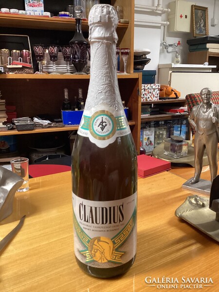 Claudius pezsgő  0,7 l, bontatlan, 90’ -es évekből