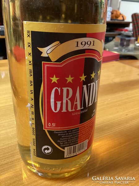 20 éves kommersz Brandy 0,5 l, bontatlan