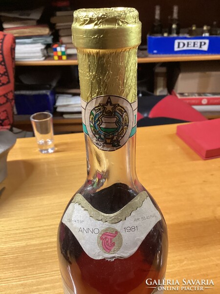 1981-es Tokaji Szamorodni 0,5 l, bontatlan