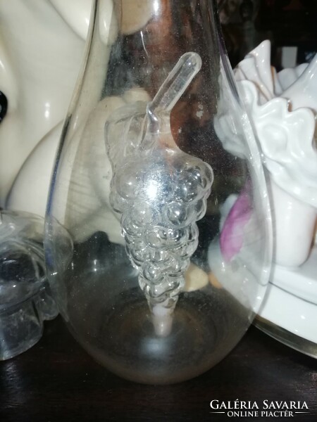 Grape patterned glass in the condition shown in the pictures. Hundreds of auctions and sales